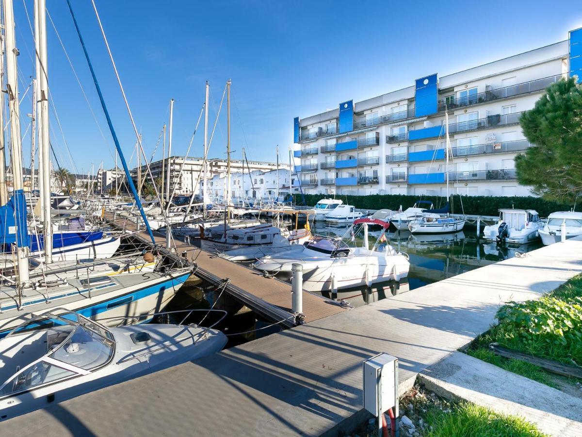 Familiar En Con Piscina, Terraza Y Parking Cerca De La Playa - Es-228-116 Roses