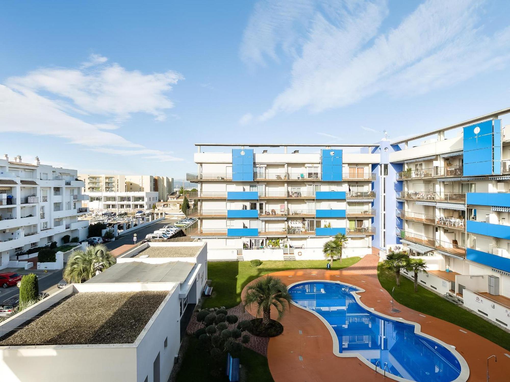 Familiar En Con Piscina, Terraza Y Parking Cerca De La Playa - Es-228-116 Roses