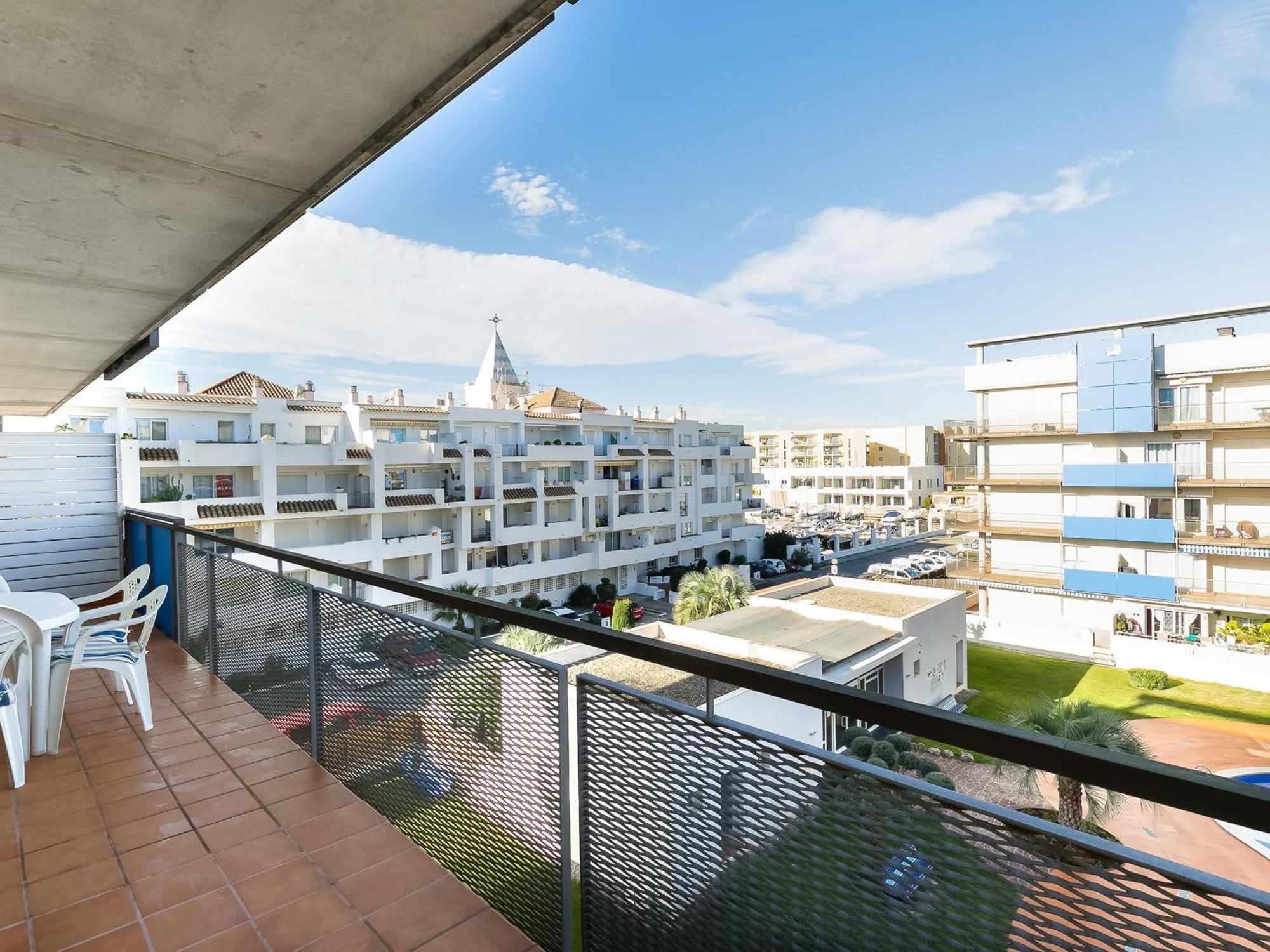 Familiar En Con Piscina, Terraza Y Parking Cerca De La Playa - Es-228-116 Roses
